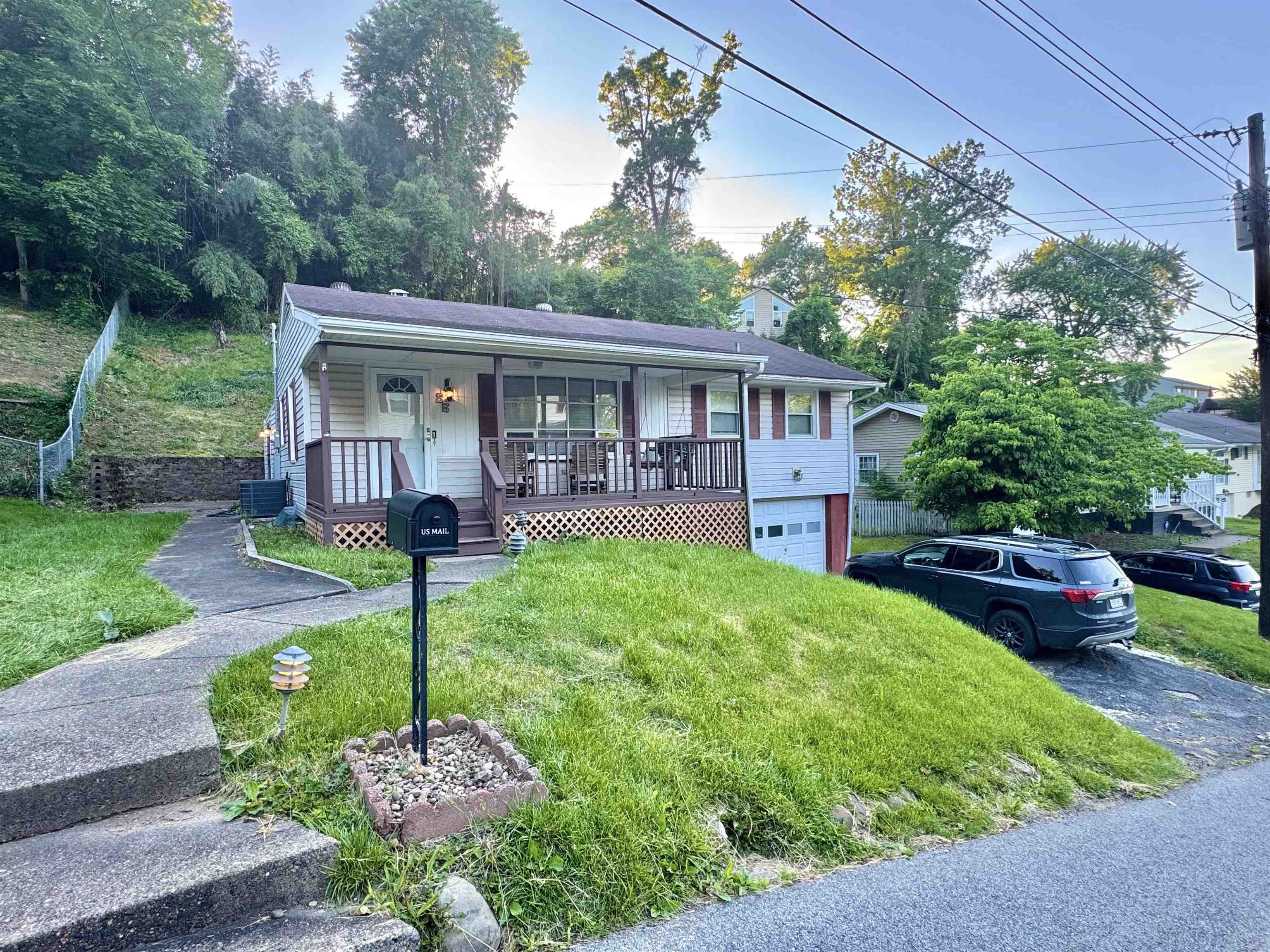 25 S Queens Court  Huntington WV 25705 photo