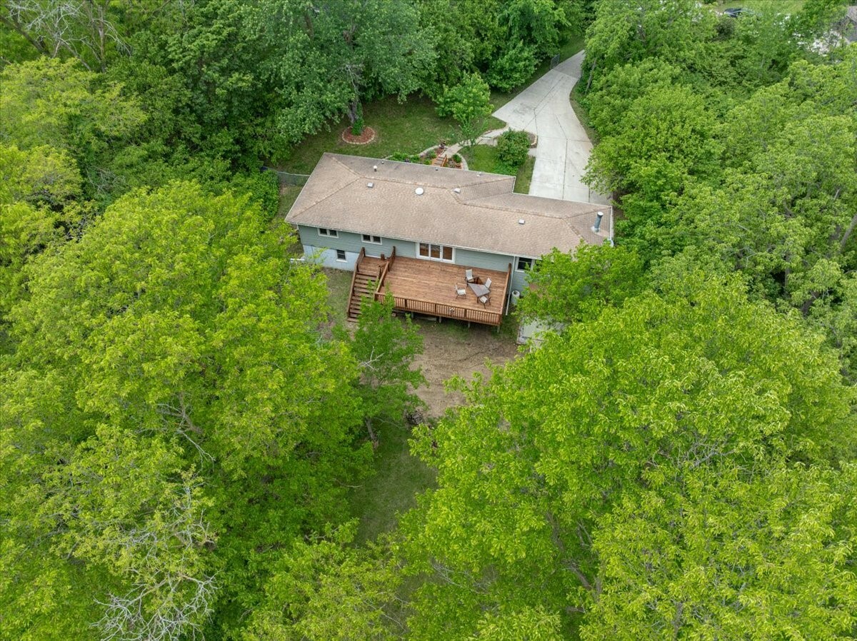 Property Photo: 1060 NW 70th Place IA 50023