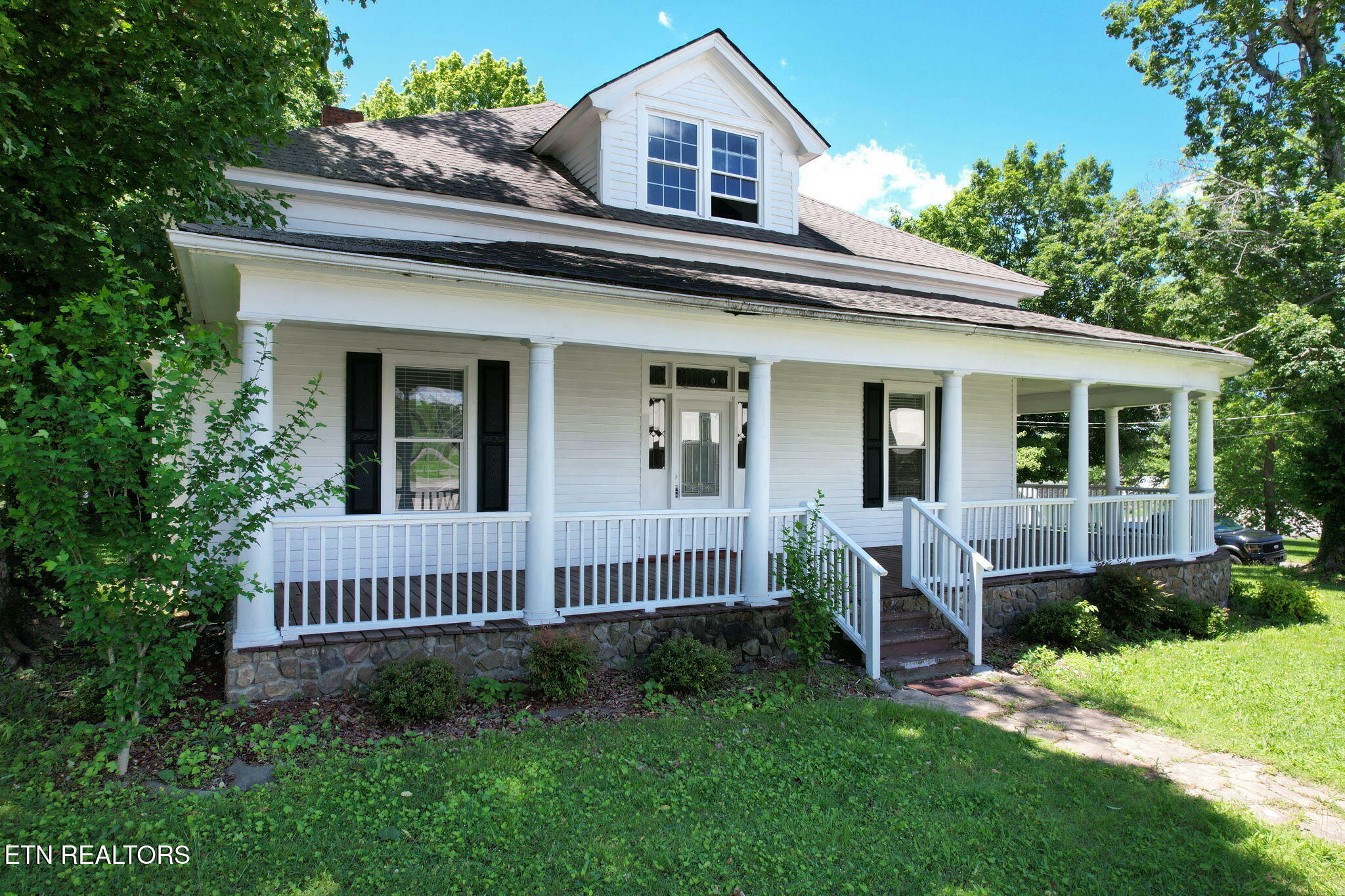 Property Photo: 309 Englewood Ave TN 37329