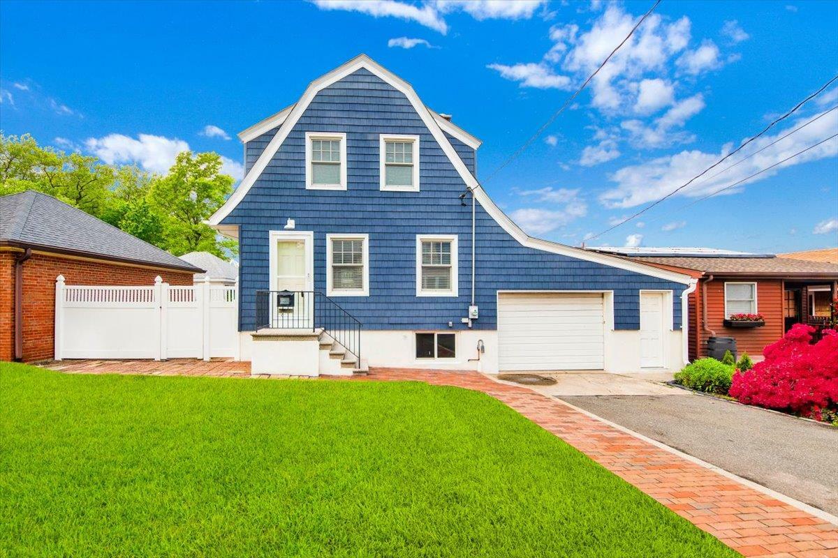 Property Photo: 211 Bowne Street NY 10464