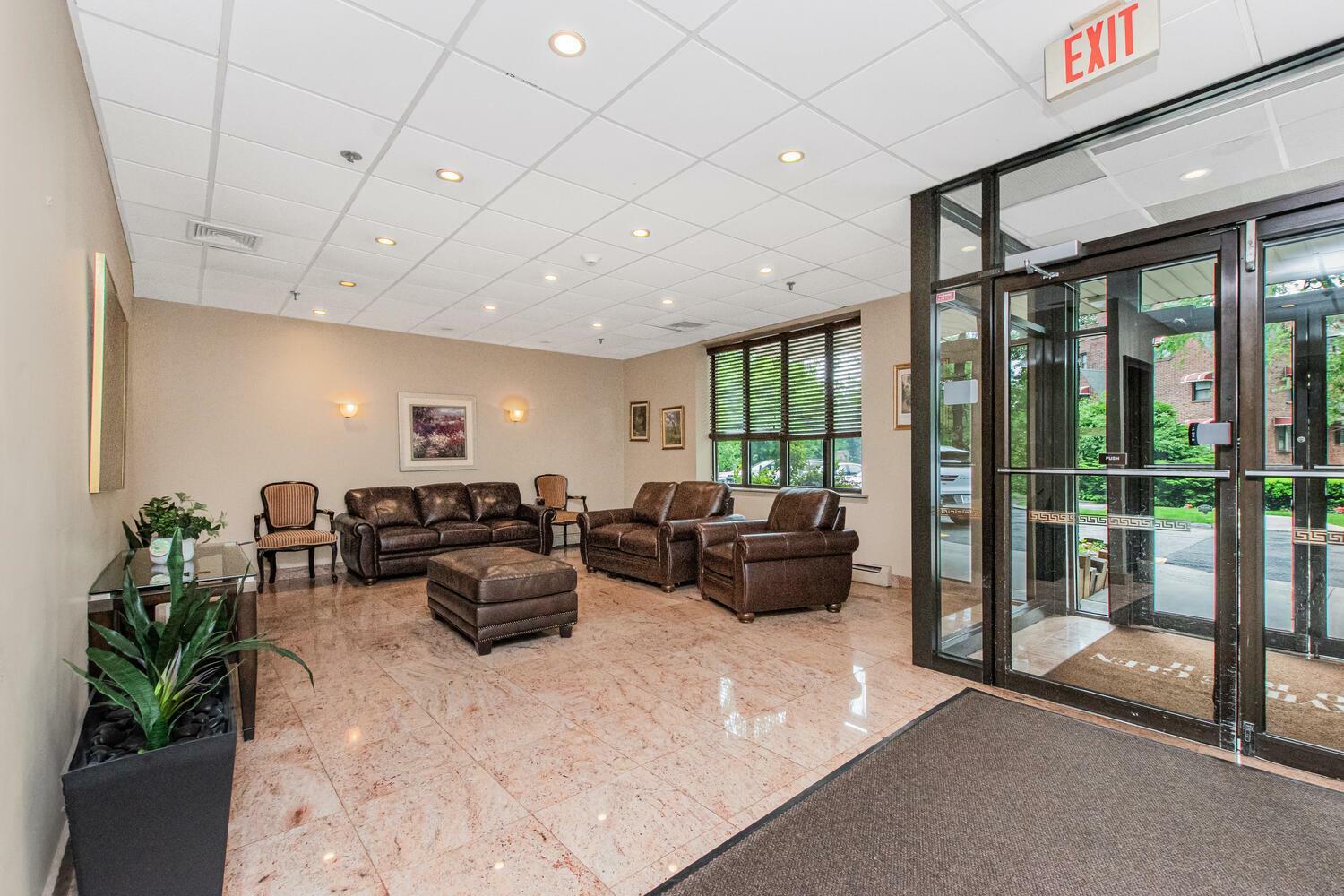 Property Photo: 1374 Midland Avenue 501 NY 10708
