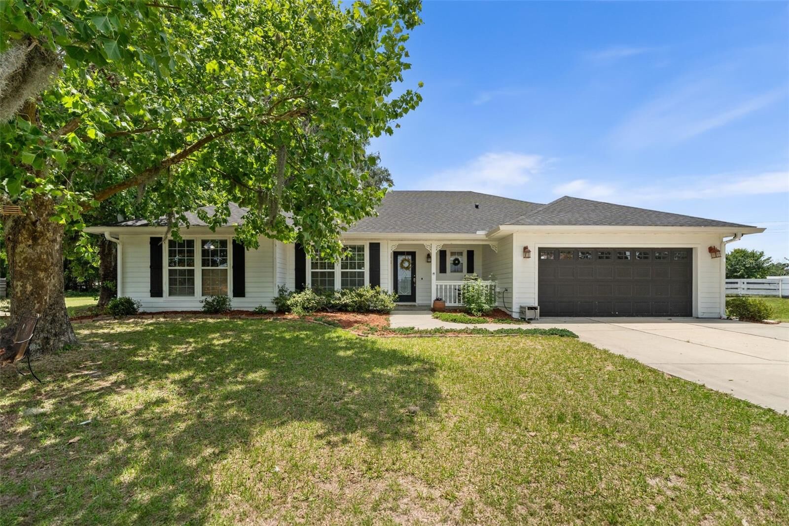Property Photo: 25477 NW 174th Place FL 32643