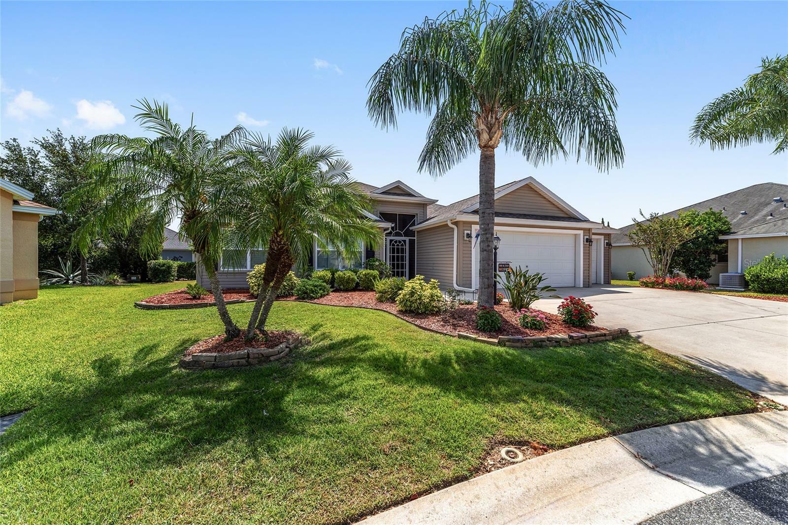 Property Photo: 1910 Quiet Oak Court FL 32162