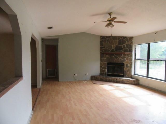 Property Photo: 15587 SE 150th Avenue FL 32195