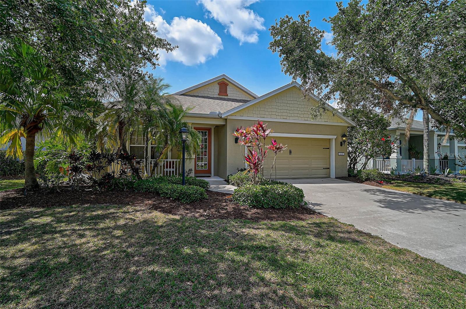 Property Photo: 12149 Forest Park Circle FL 34211