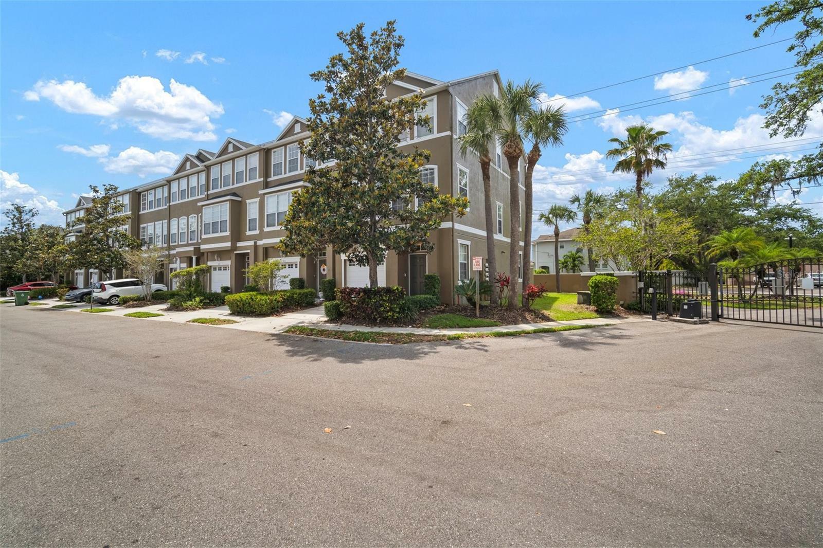 Property Photo: 3056 Pointeview Drive FL 33611