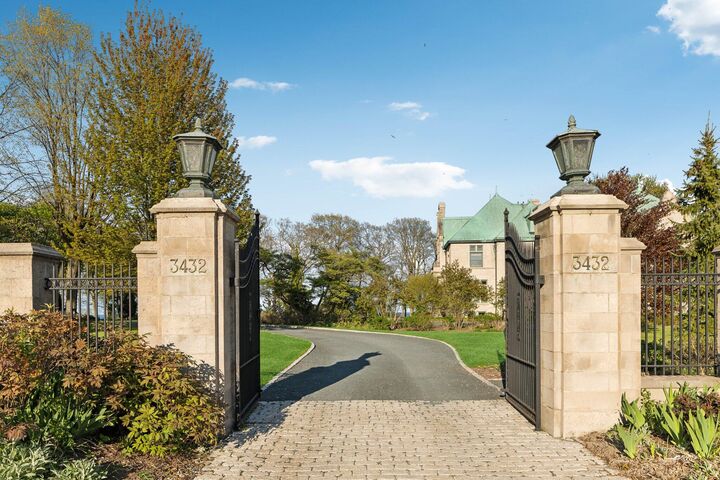 Property Photo:  3432 N Lake Dr  WI 53211 