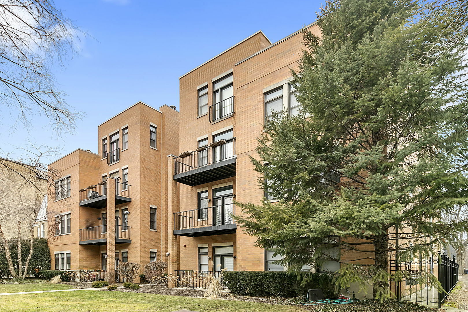 Property Photo: 821 Foster Street 1N IL 60201