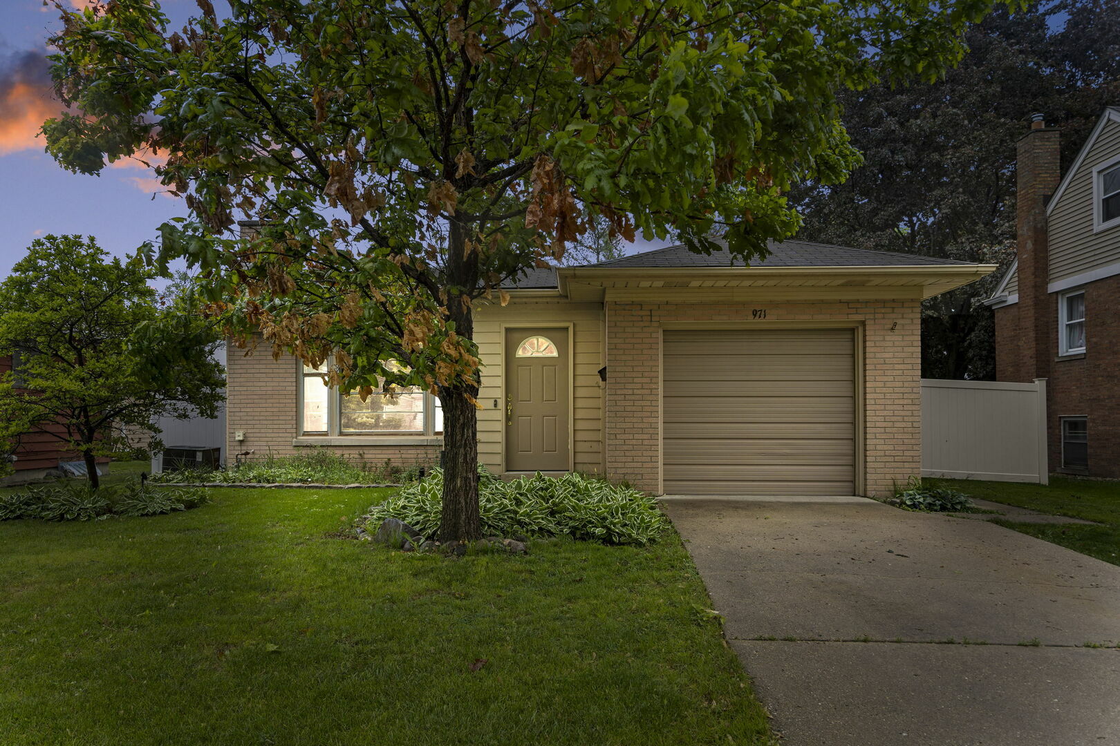 Property Photo: 971 S Wolf Road IL 60016