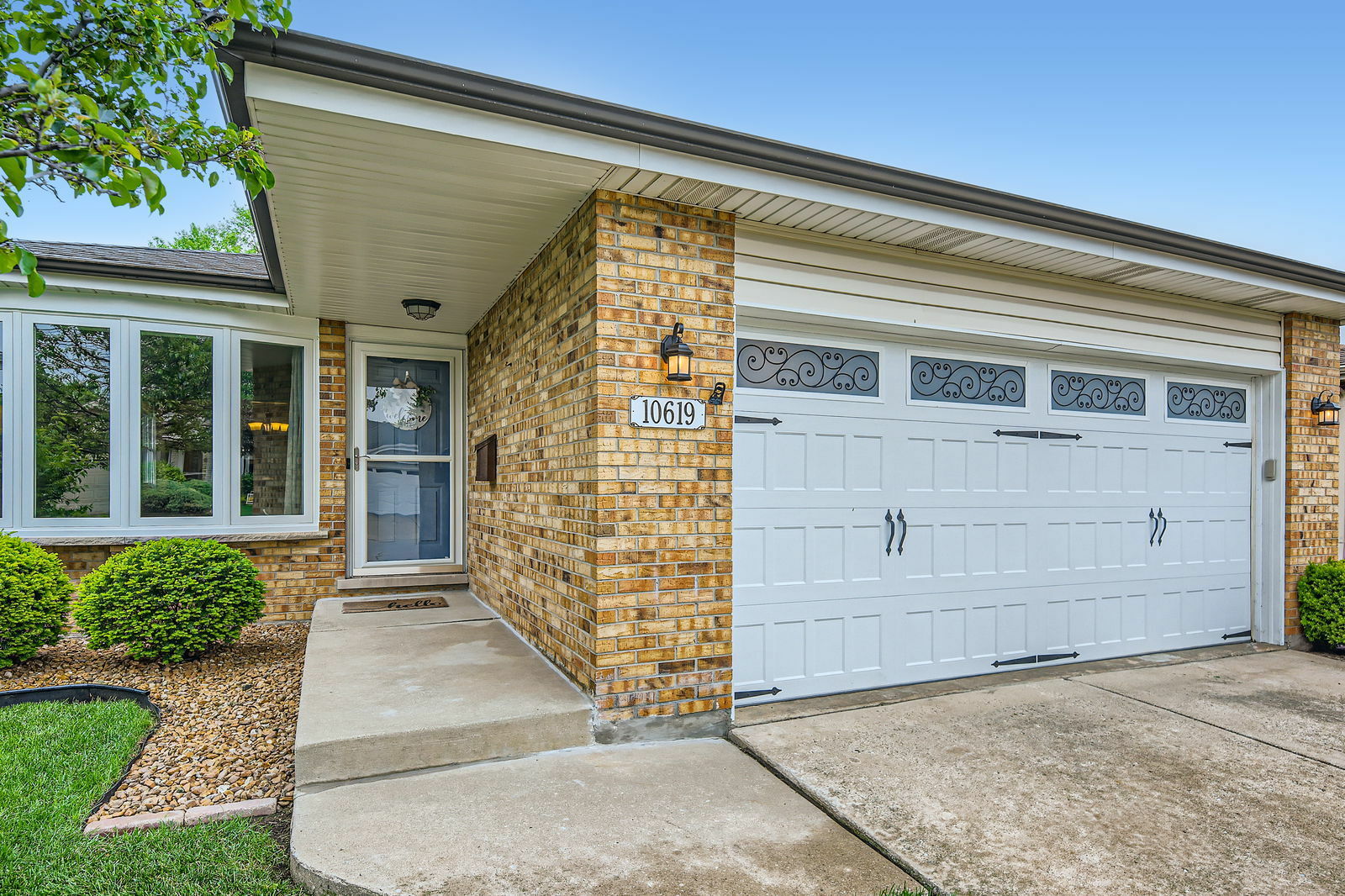 Property Photo: 10619 S Trumbull Avenue IL 60655