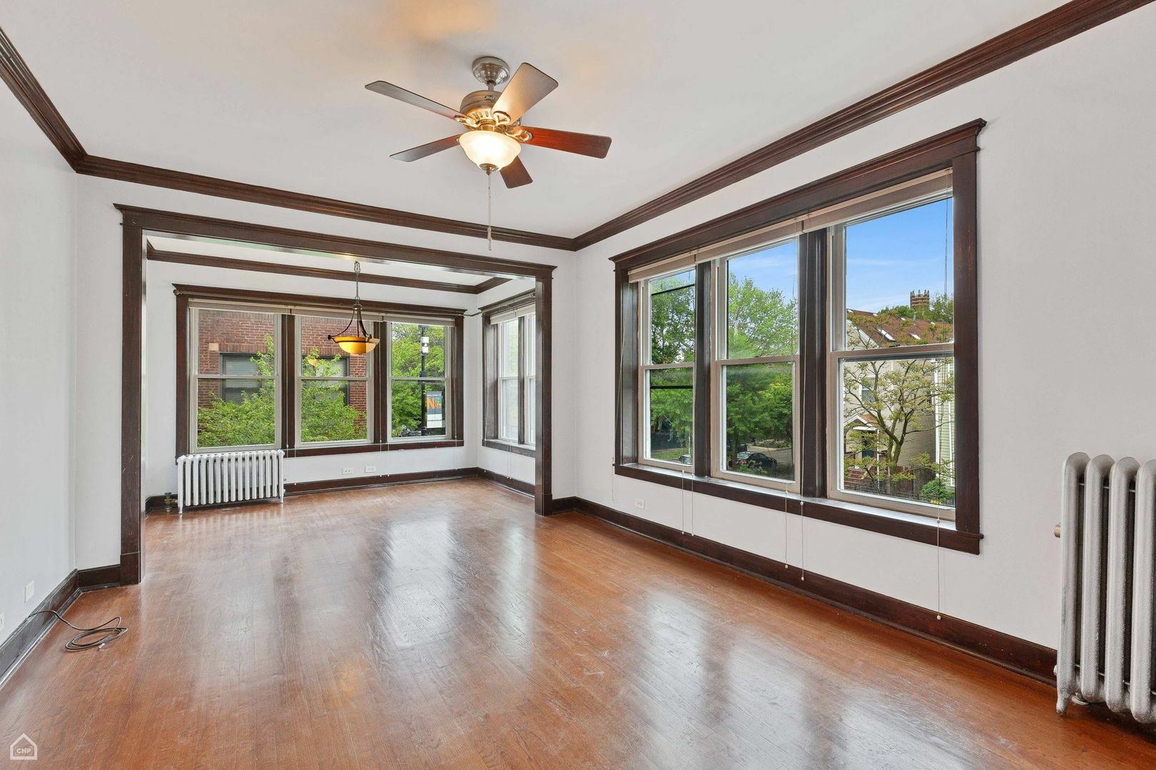 Property Photo: 2110 W Montrose Avenue 2S IL 60618