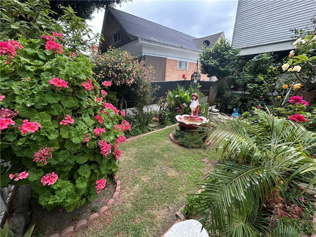Property Photo: 1212 E 54th Street CA 90011