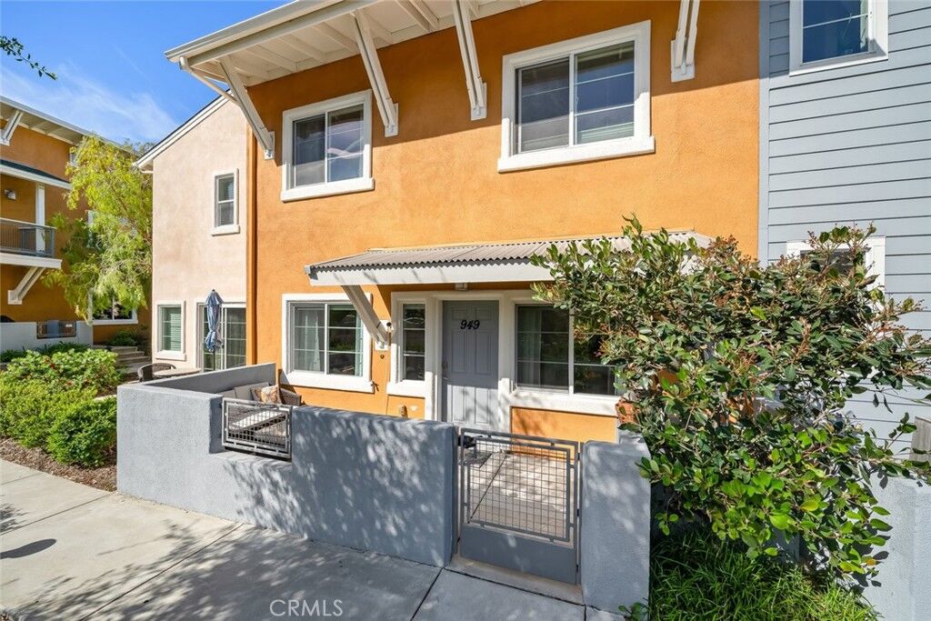 Property Photo:  949 Humbert Avenue  CA 93401 