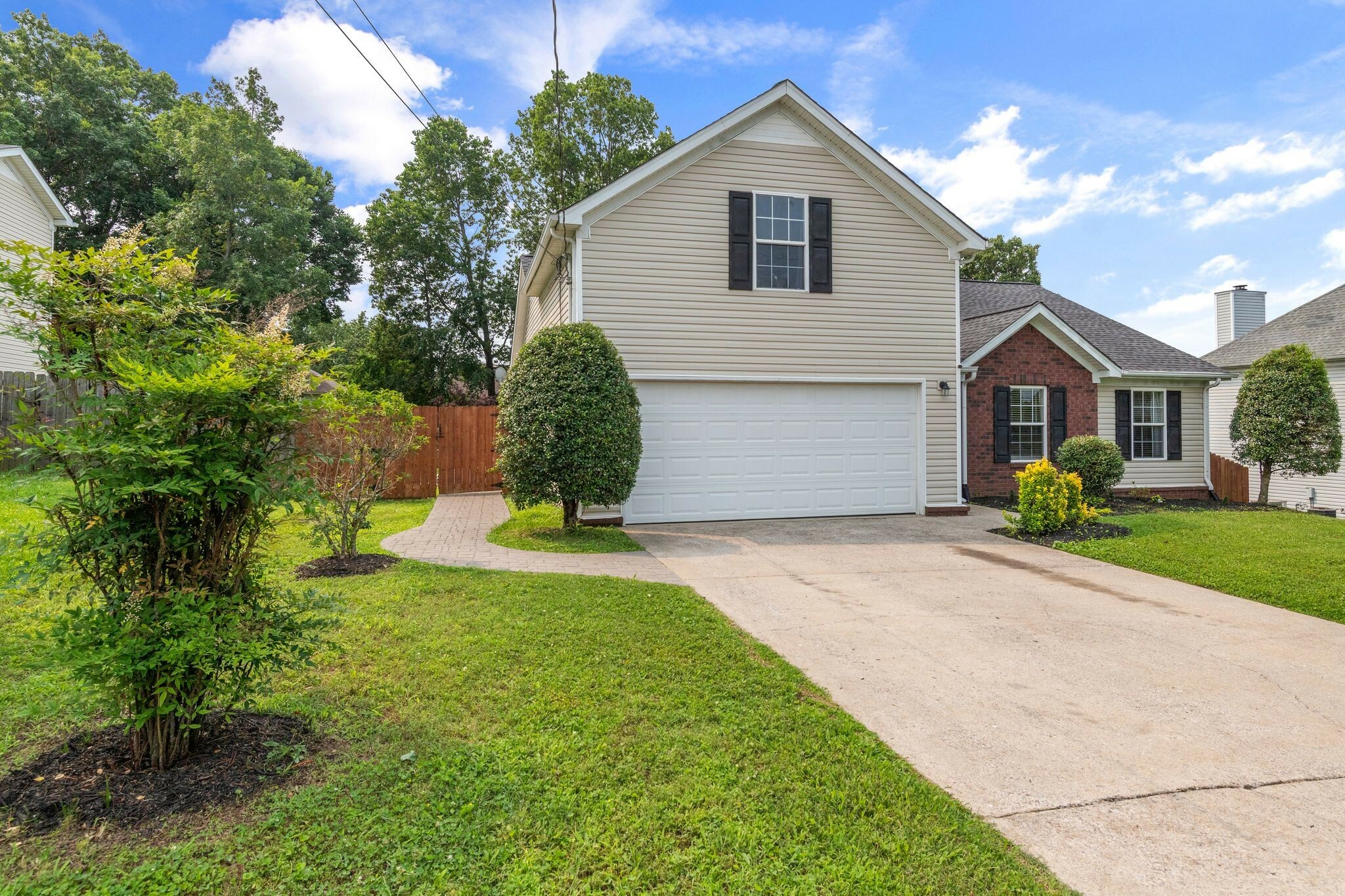 Property Photo: 917 Lavergne Ln TN 37086