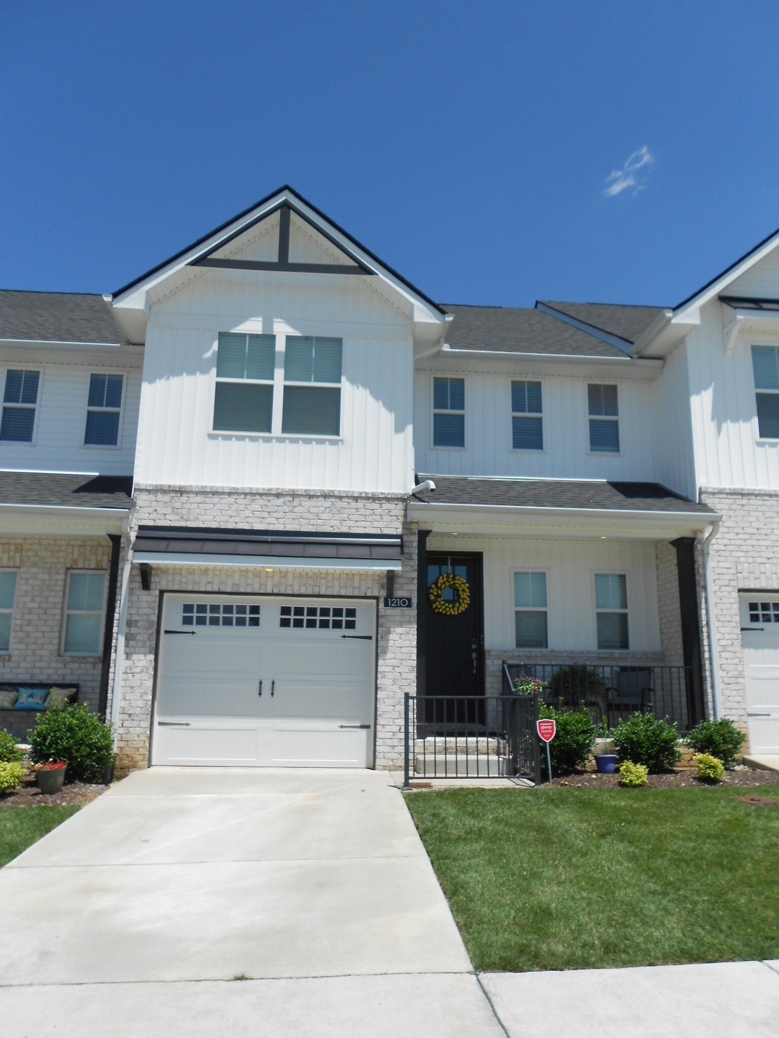Property Photo:  1210 Hayloft Pl  TN 37066 