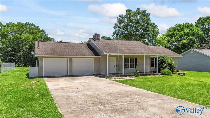 Property Photo:  304 Ohara Drive  AL 35950 