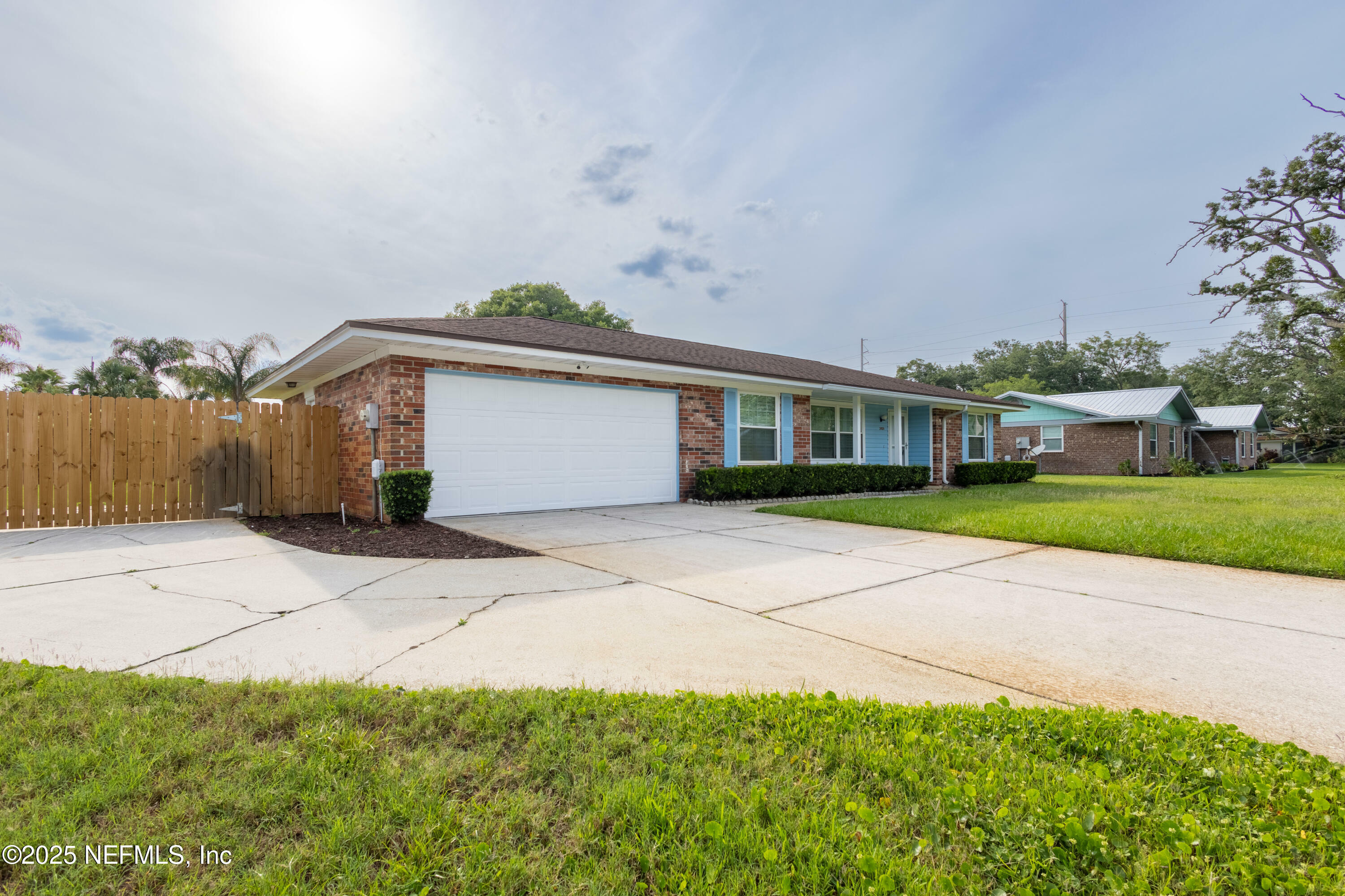 Property Photo: 2420 Blackbeard Drive FL 32224