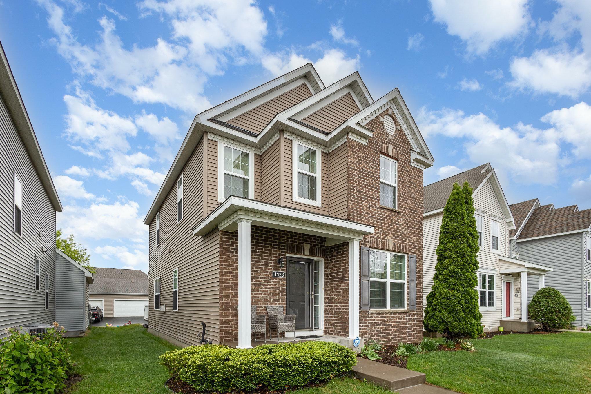 Property Photo: 1423 Savanna Drive MN 55379