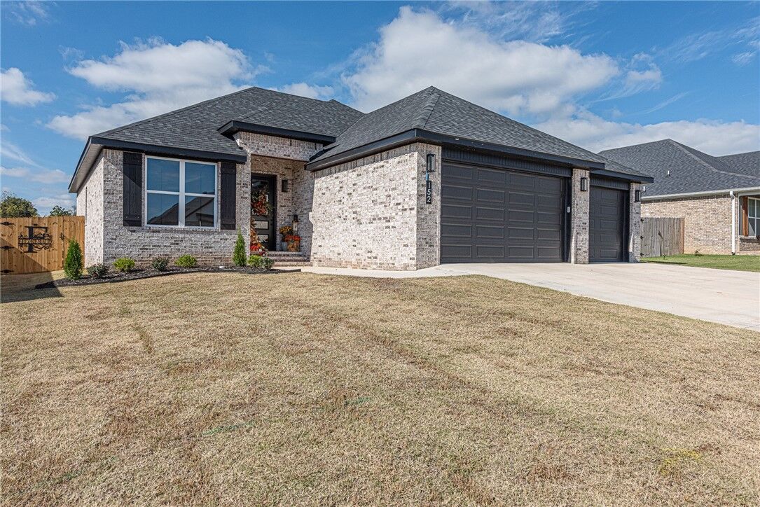 Property Photo:  150 N Eagle Mountain Street  AR 72753 