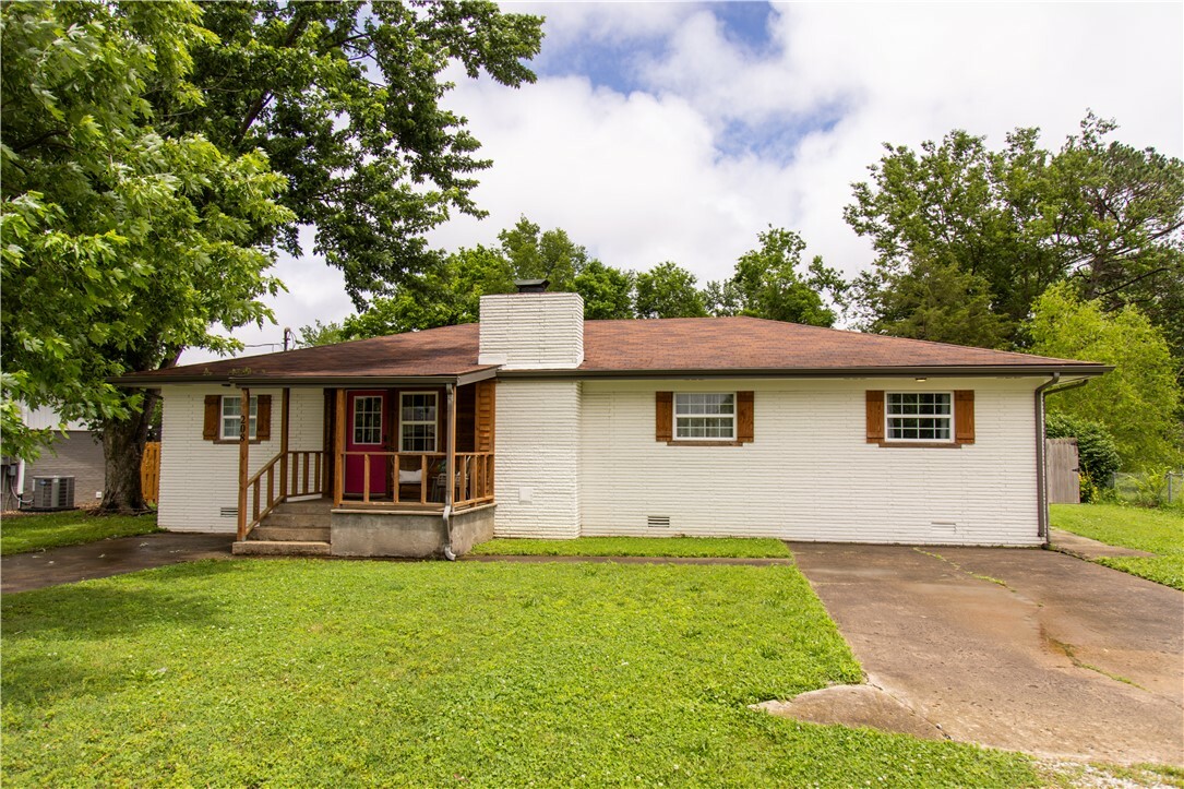 208 NW L Street  Bentonville AR 72712 photo