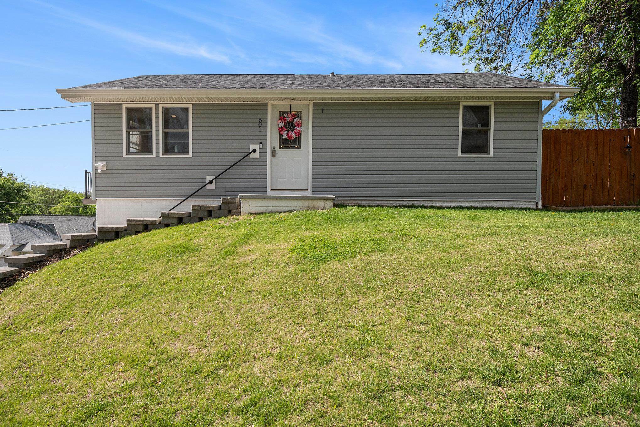 Property Photo: 601 5th Avenue NE 68048