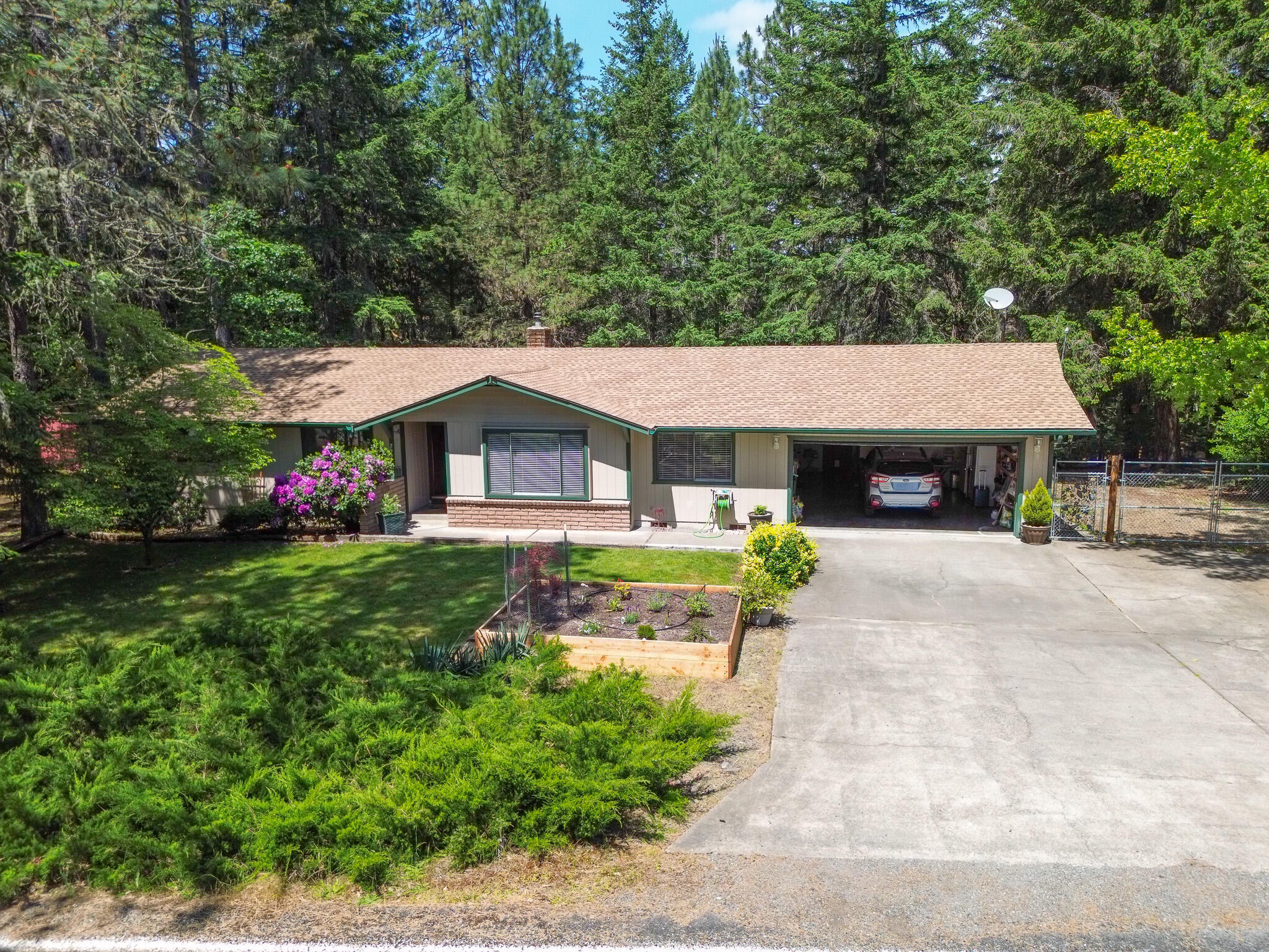 Property Photo:  290 Becklin Drive  OR 97532 