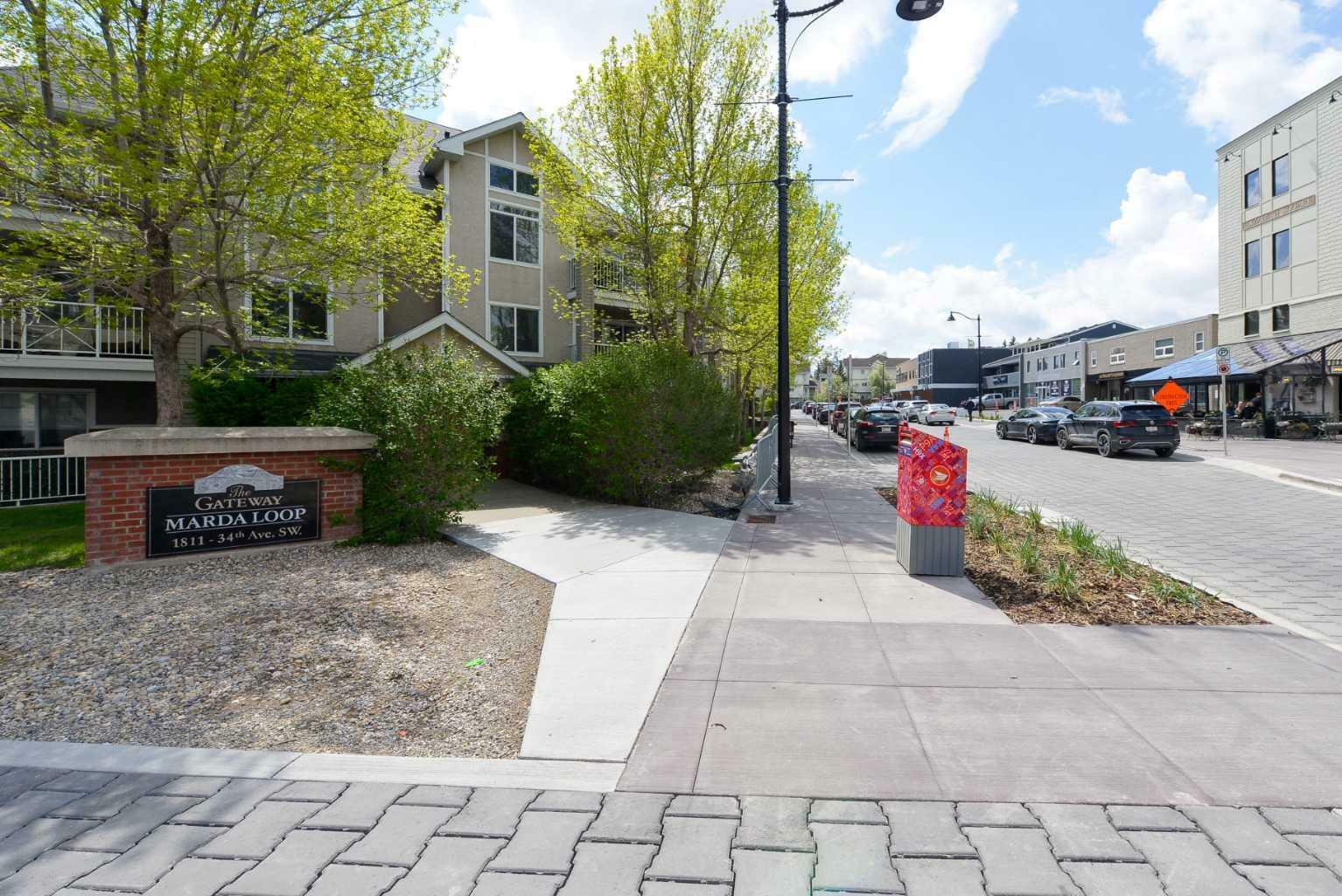 Property Photo: 1811 34 Avenue SW 302 AB T2T 2B9