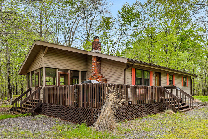 82 Lyman Lane  Clifton Township PA 18424 photo