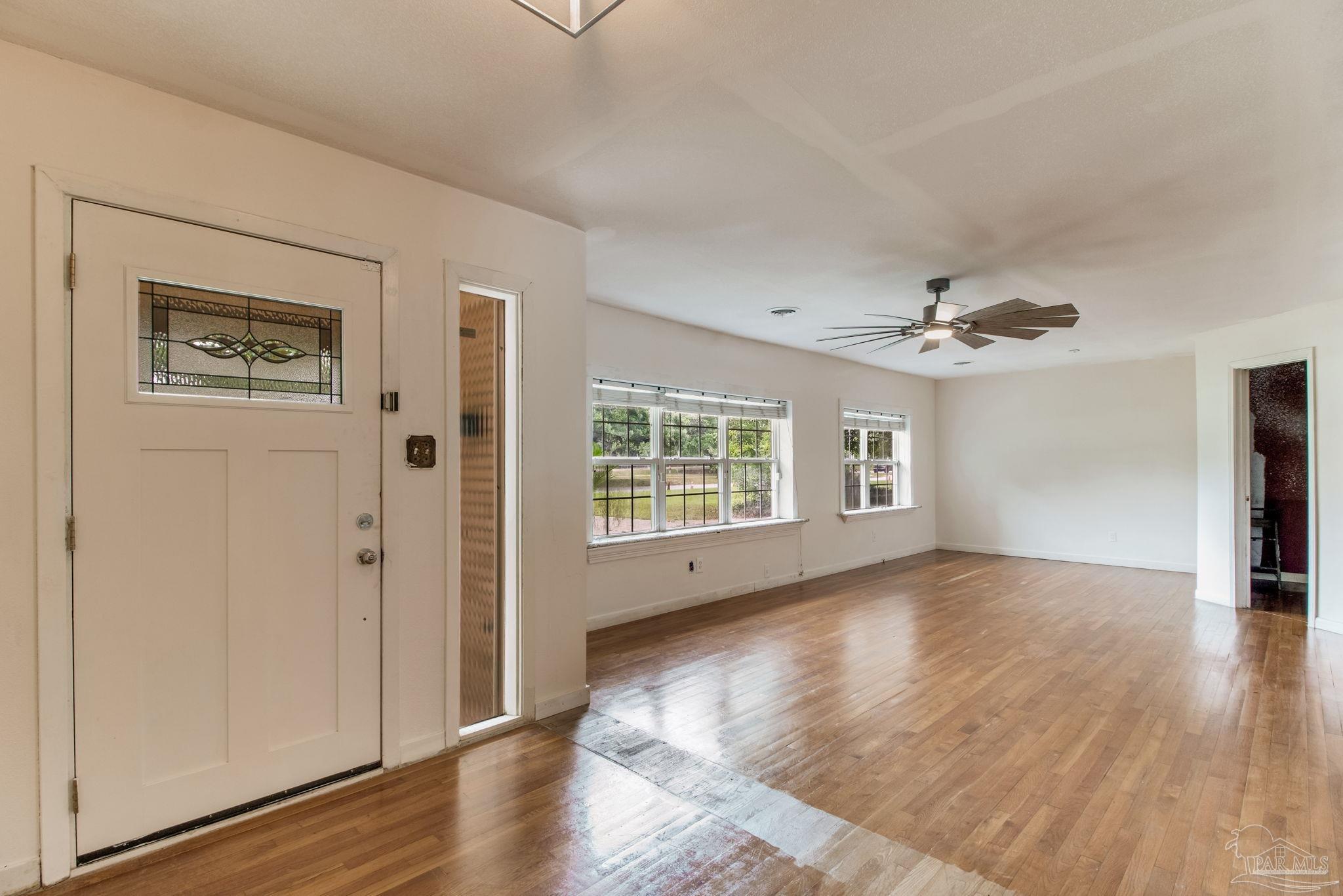 Property Photo: 2125 Summit Blvd FL 32503