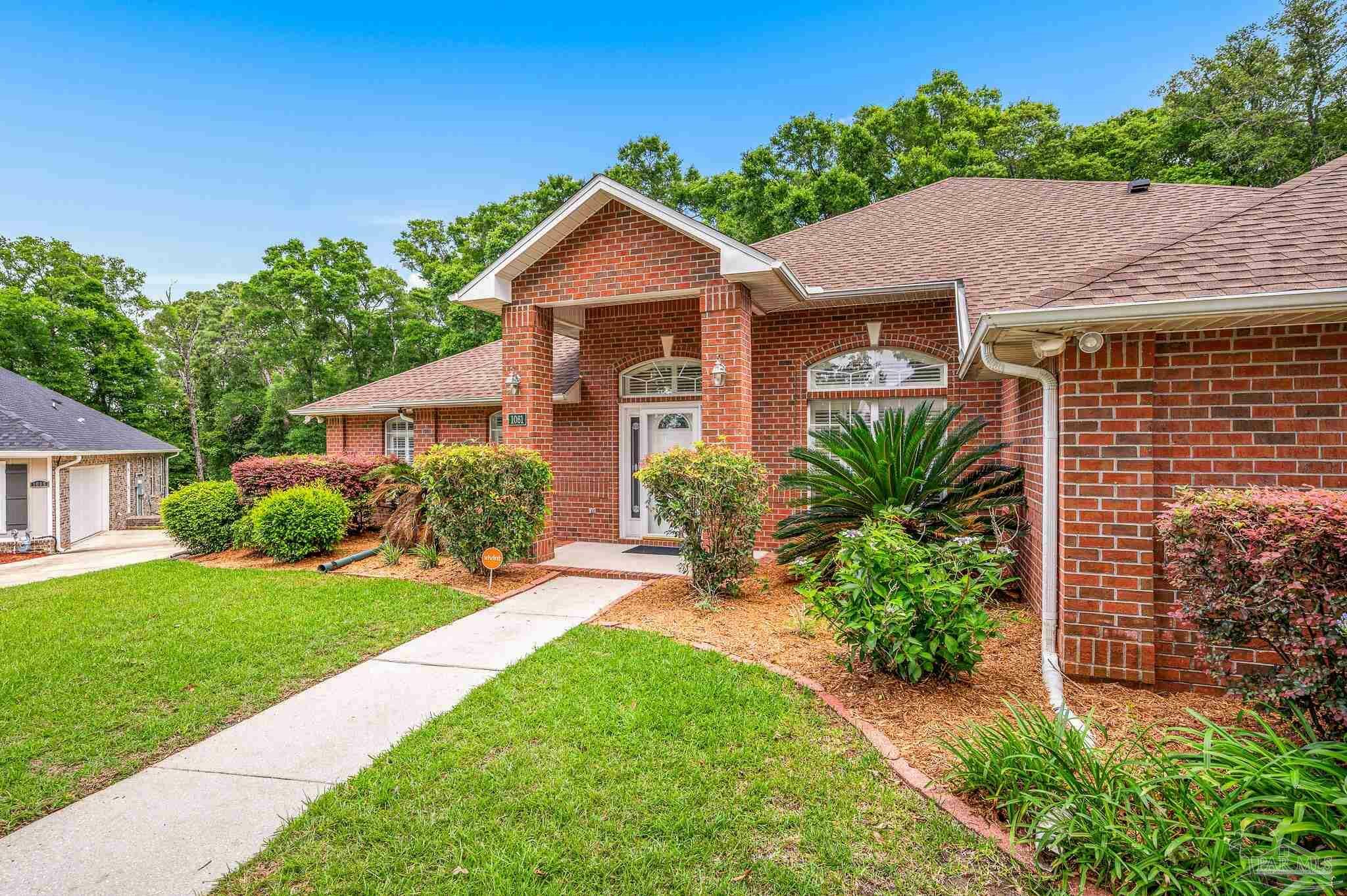 Property Photo: 1061 Black Walnut Trl FL 32514