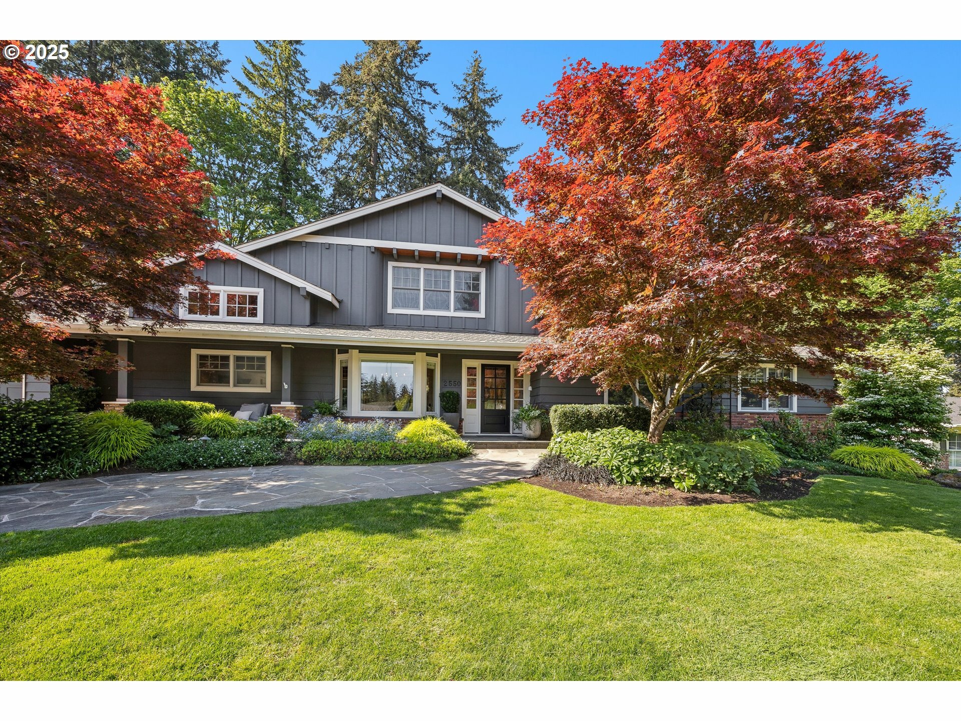Property Photo: 2550 Dellwood Dr OR 97034