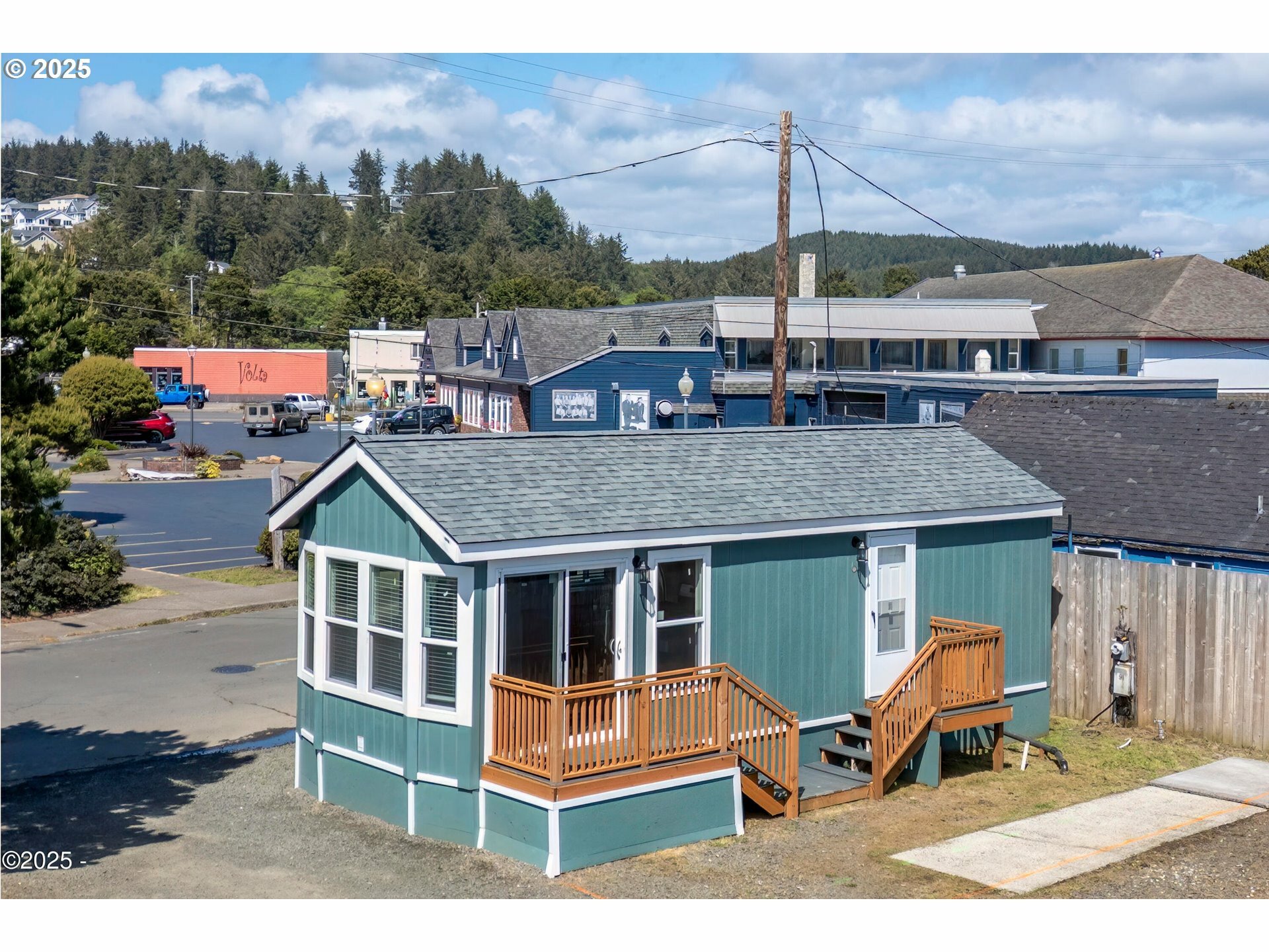 Property Photo: 1015 SW 51st St 9 OR 97367