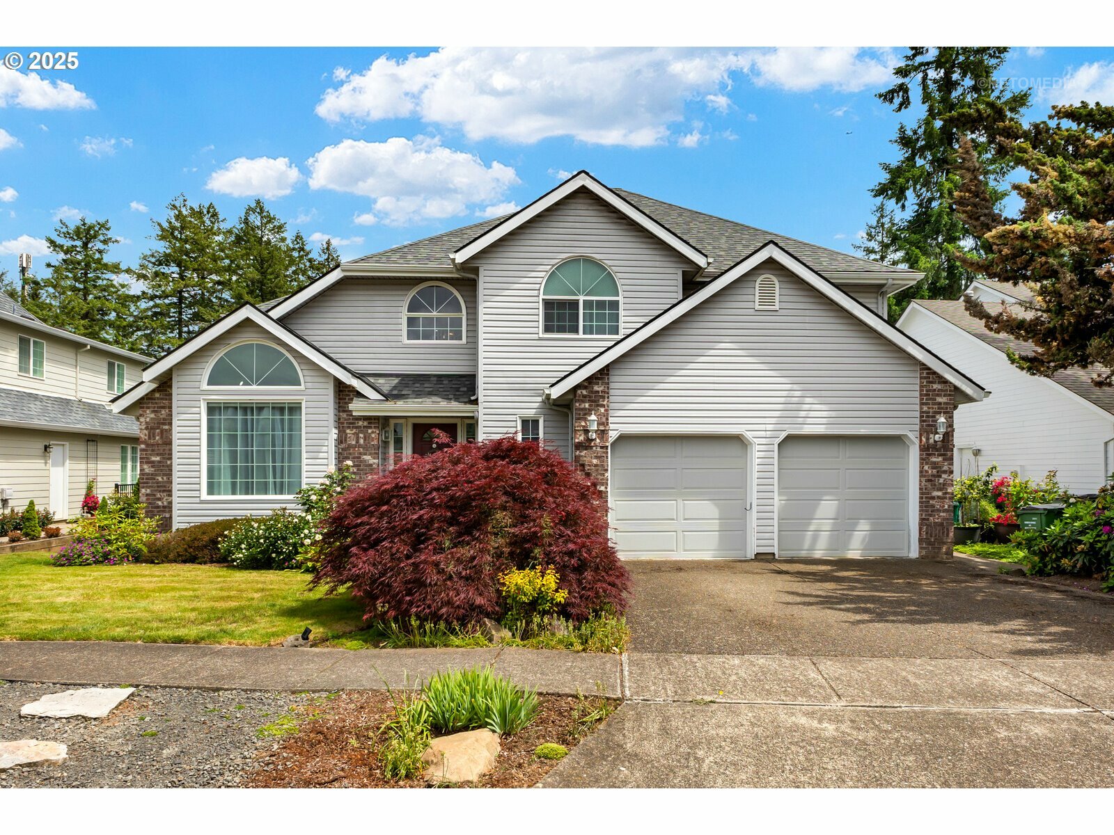 Property Photo: 2136 N Thorne St OR 97132