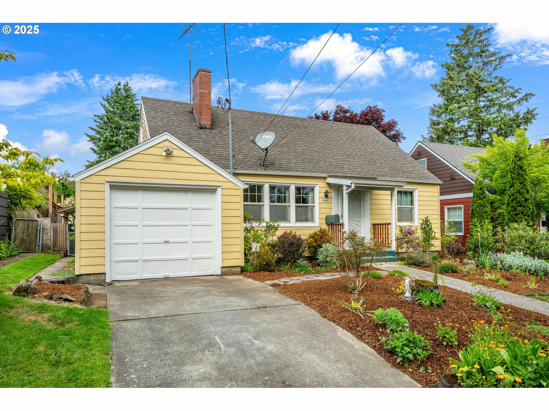 Property Photo:  4423 NE 72nd Ave  OR 97218 