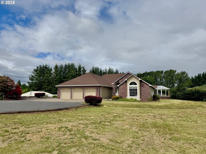 Property Photo:  1006 SE 380th Ct  WA 98671 