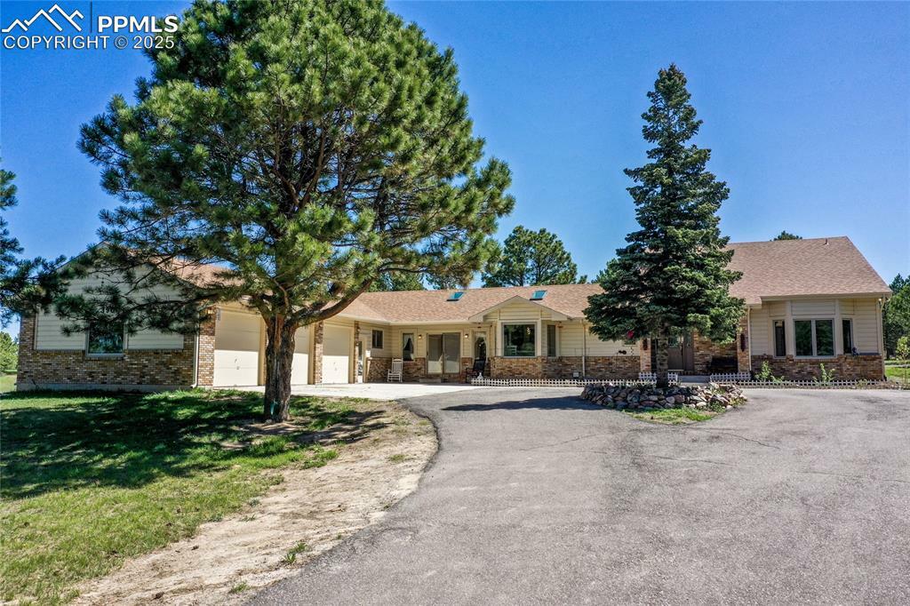 Property Photo: 390 E Stirrup Trail CO 80132