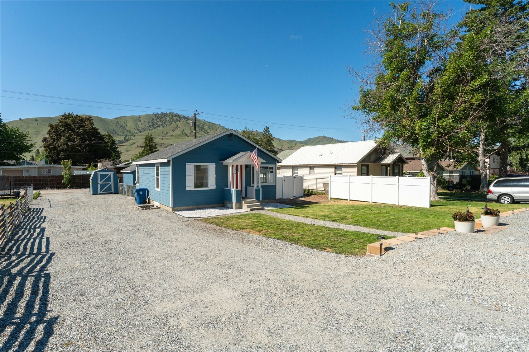 Property Photo: 426 E Nixon Avenue WA 98816