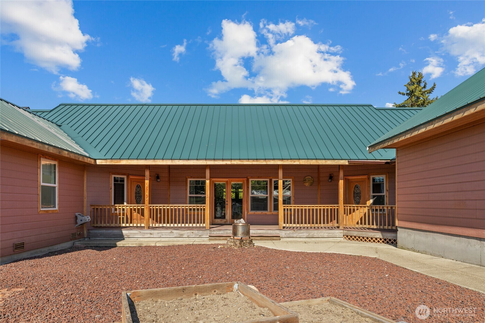 Property Photo: 706 S A Street WA 98941