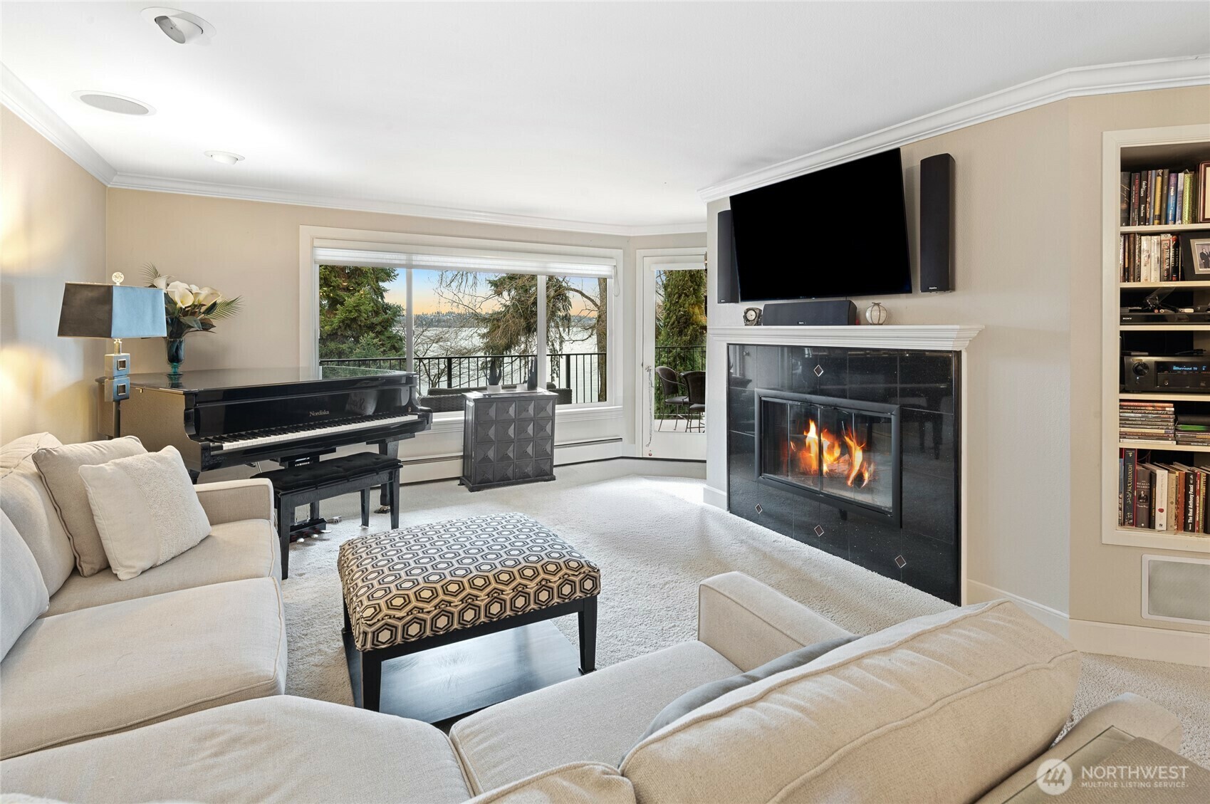 Property Photo: 6736 Lake Washington Boulevard NE 8 WA 98033