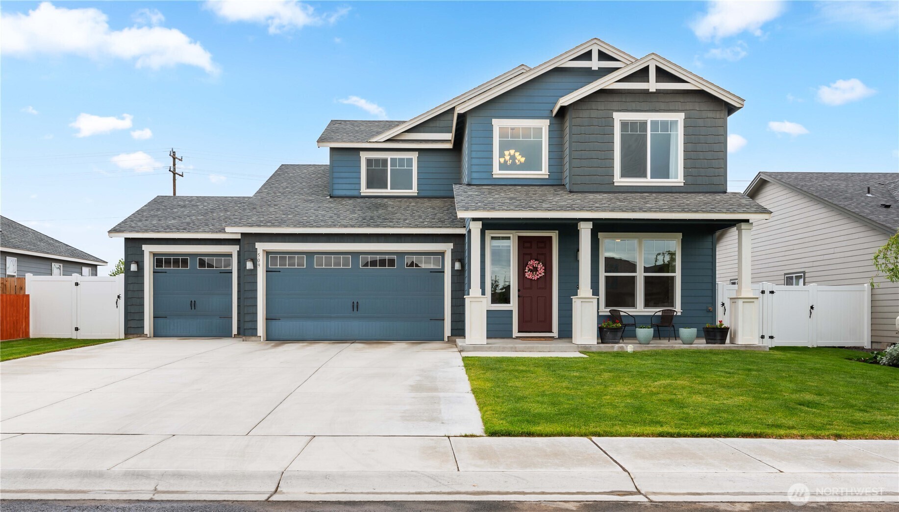 Property Photo: 509 L NE WA 98848