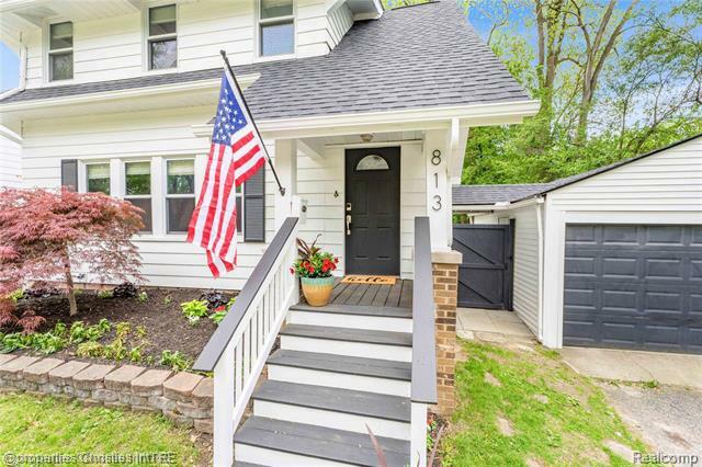 Property Photo:  813 Catalpa Drive  MI 48067 