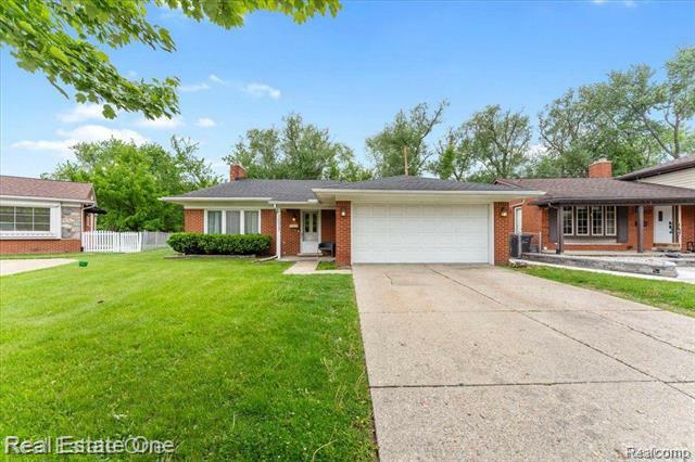 16917 Cicotte Avenue  Allen Park MI 48101 photo