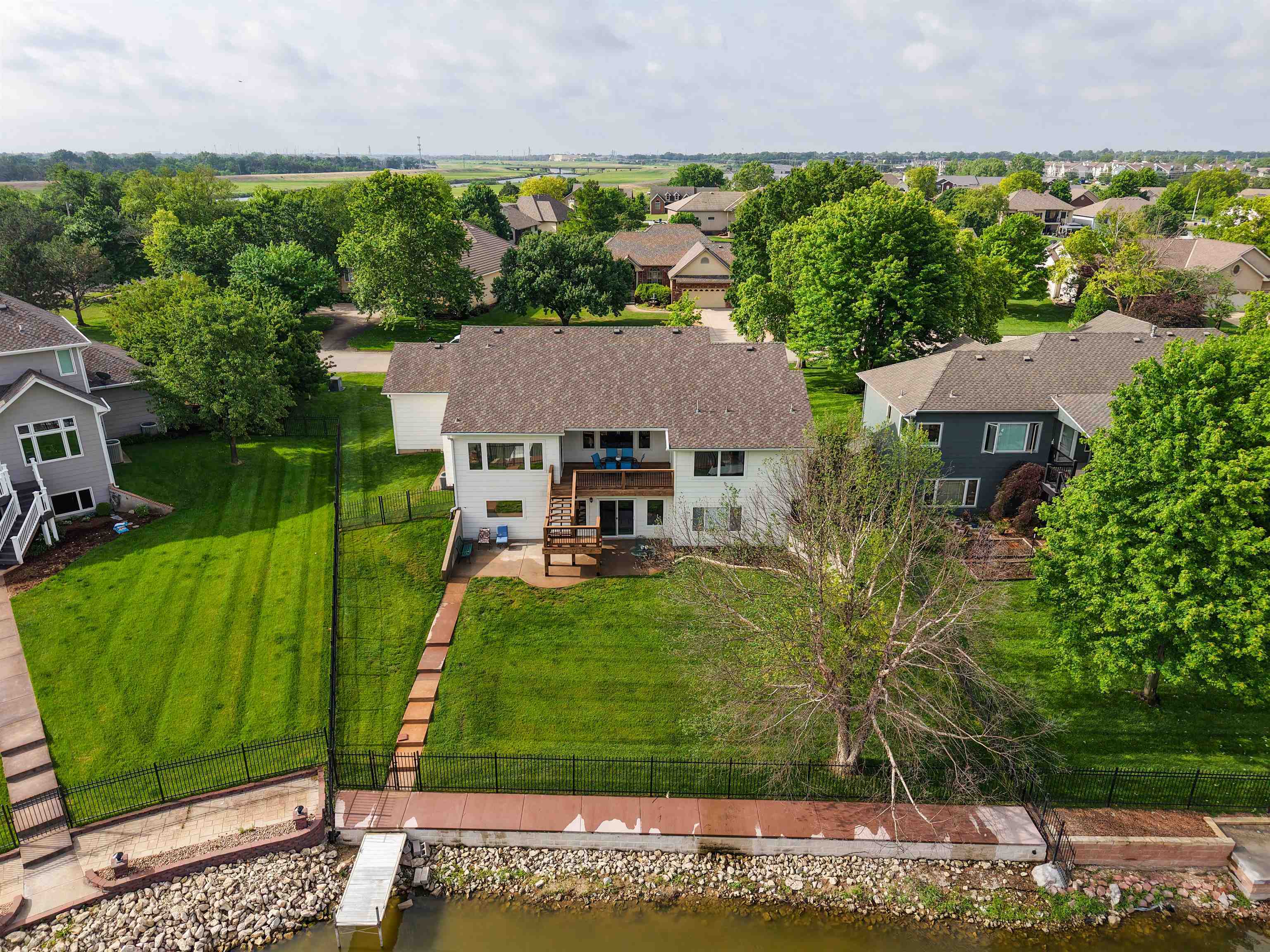 Property Photo: 6502 W Warren Cir KS 67212