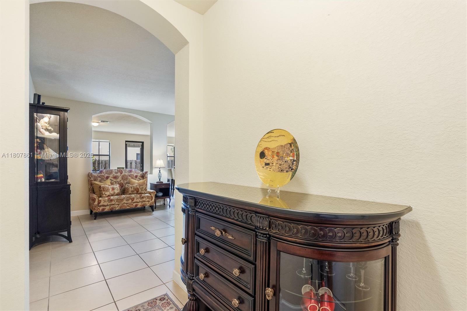 Property Photo: 9618 Waterview Way FL 33076