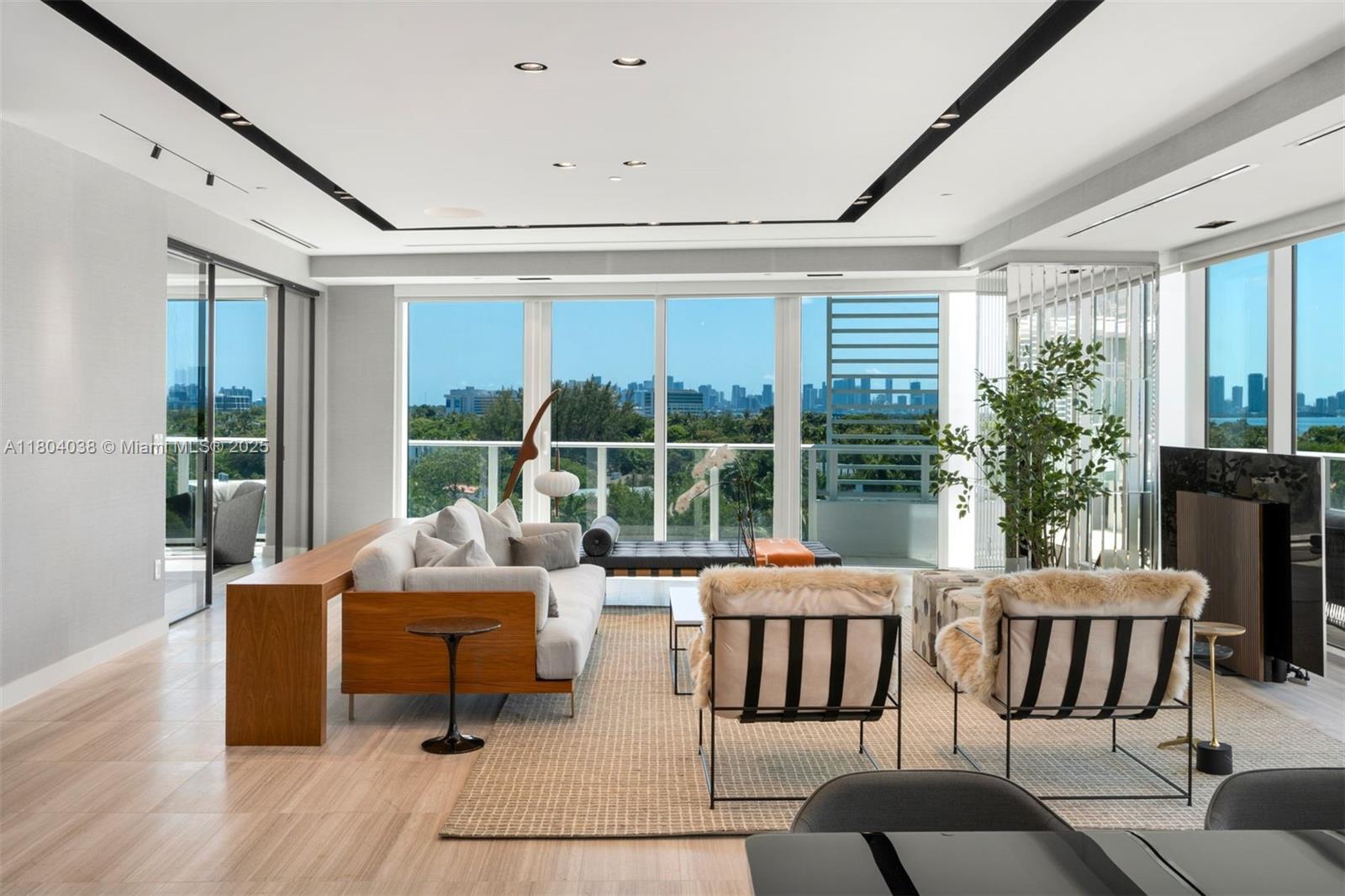 Property Photo: 4701 N Meridian Ave 512 FL 33140