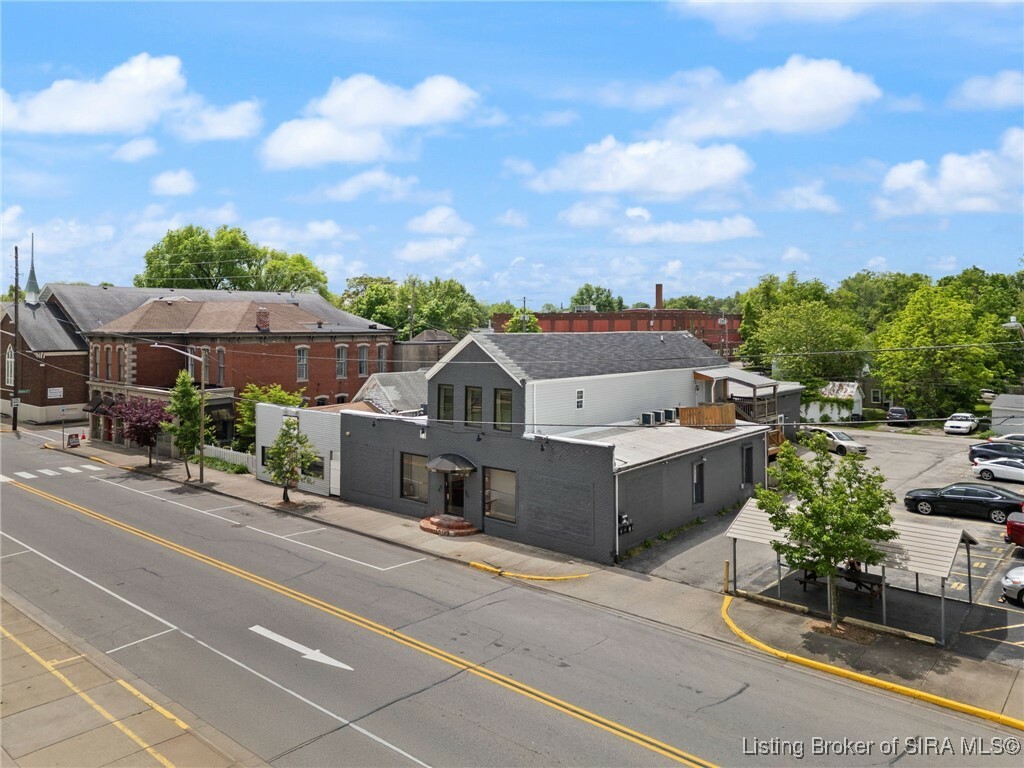 Property Photo: 1011 Vincennes Street 5 IN 47150