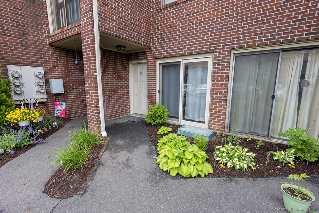 Property Photo: 295 Redstone Hill Road Apt 15 CT 06010