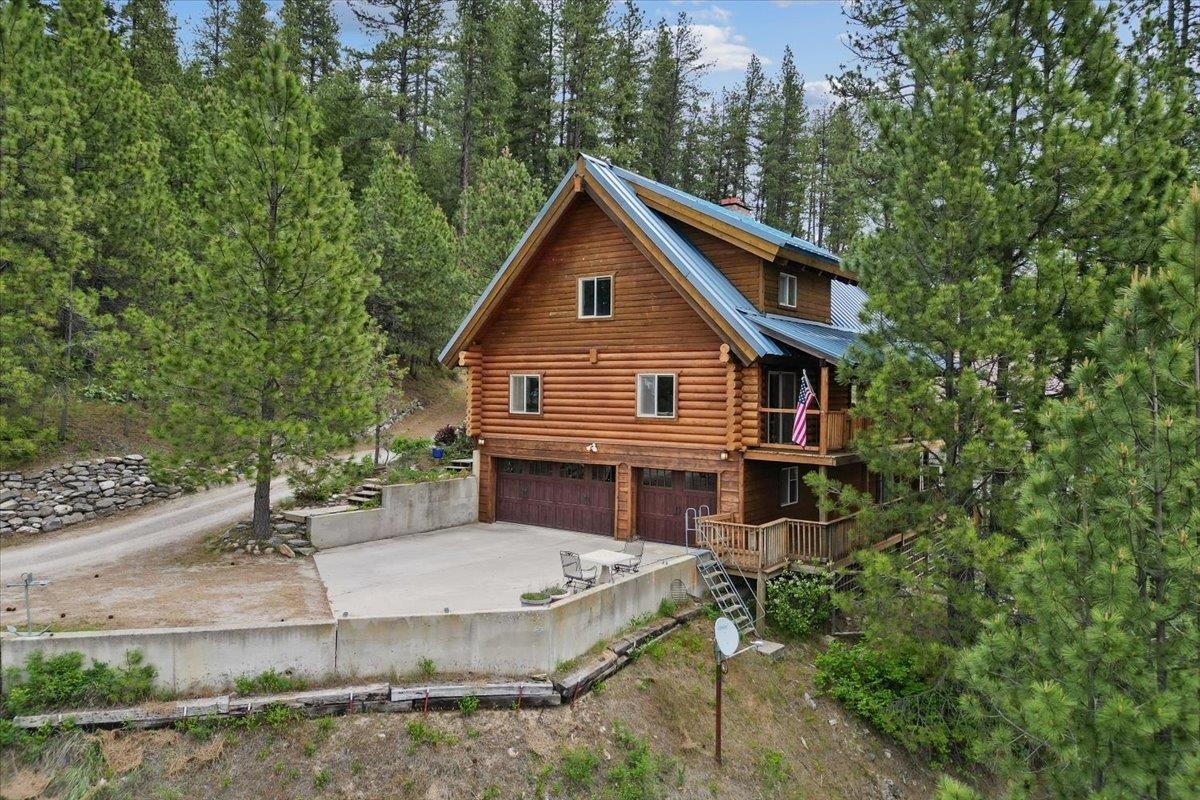 Property Photo: 3947 N Deer Lake Rd WA 99148