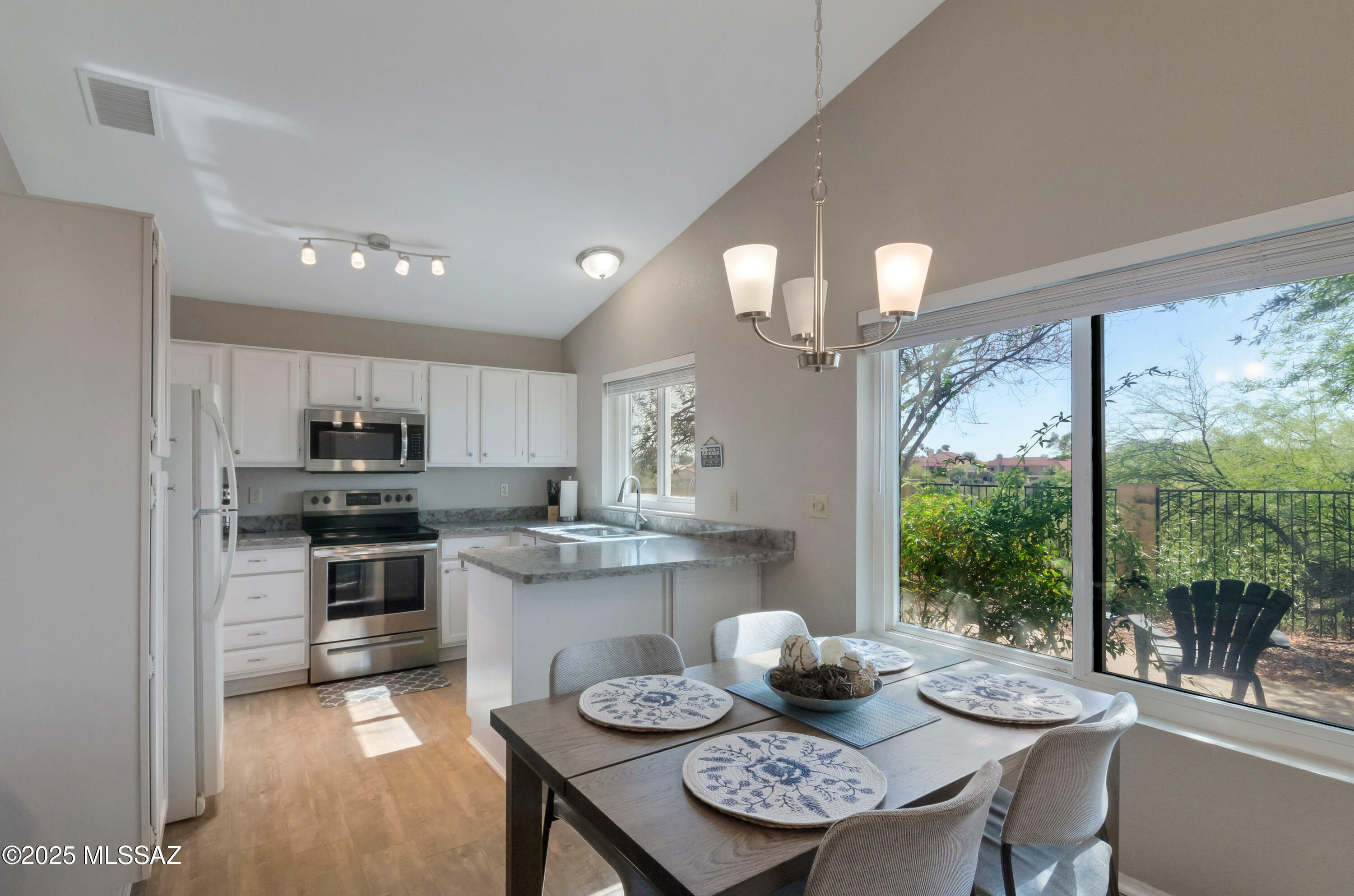 Property Photo: 11561 N Eagle Peak Drive AZ 85737