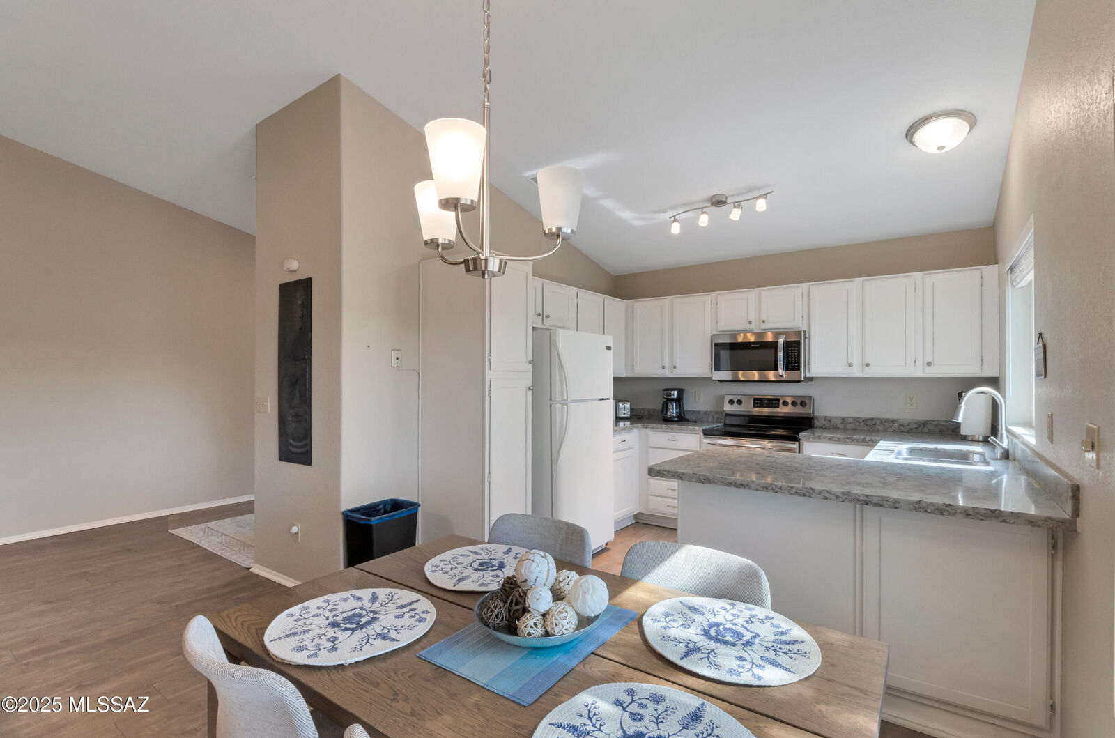 Property Photo: 11561 N Eagle Peak Drive AZ 85737